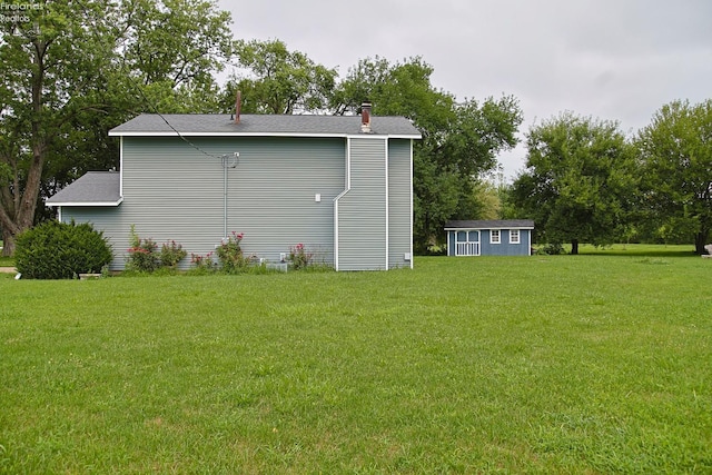 exterior space featuring a lawn