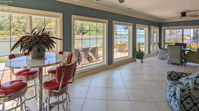 sunroom with ceiling fan