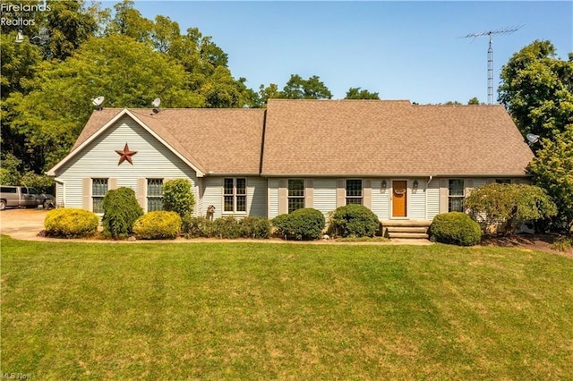 ranch-style home featuring a front lawn