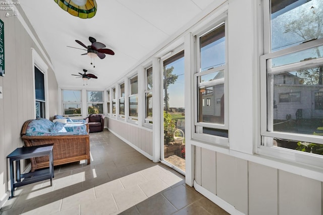 sunroom with ceiling fan