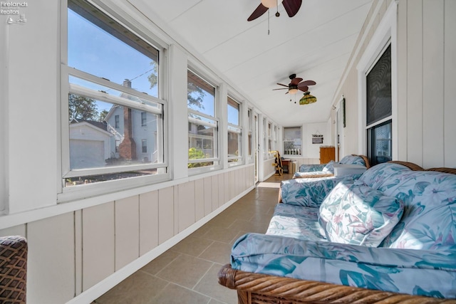 sunroom with ceiling fan