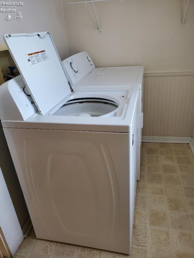 laundry room featuring washing machine and clothes dryer