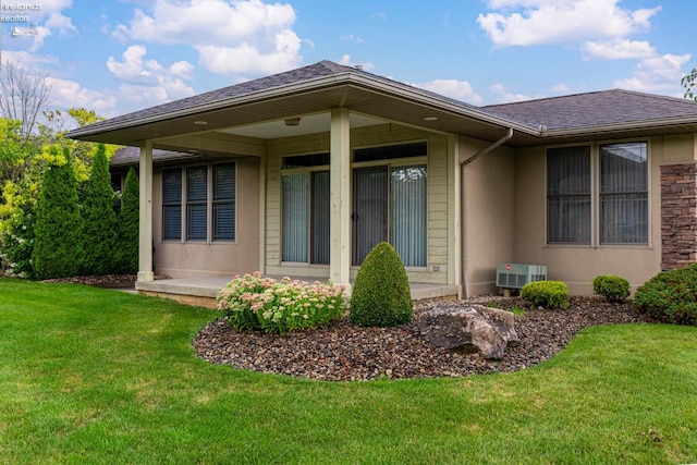 view of front of house with a front yard