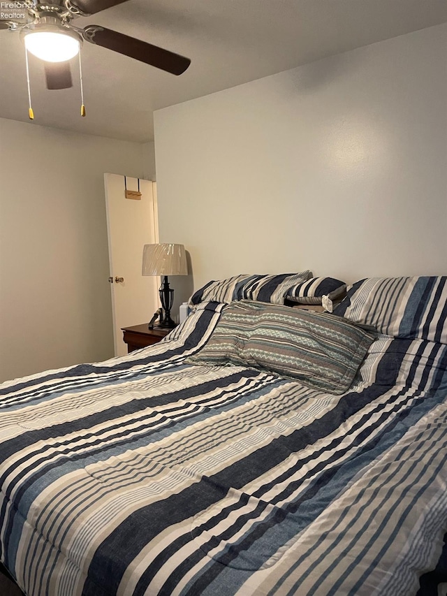 bedroom with ceiling fan