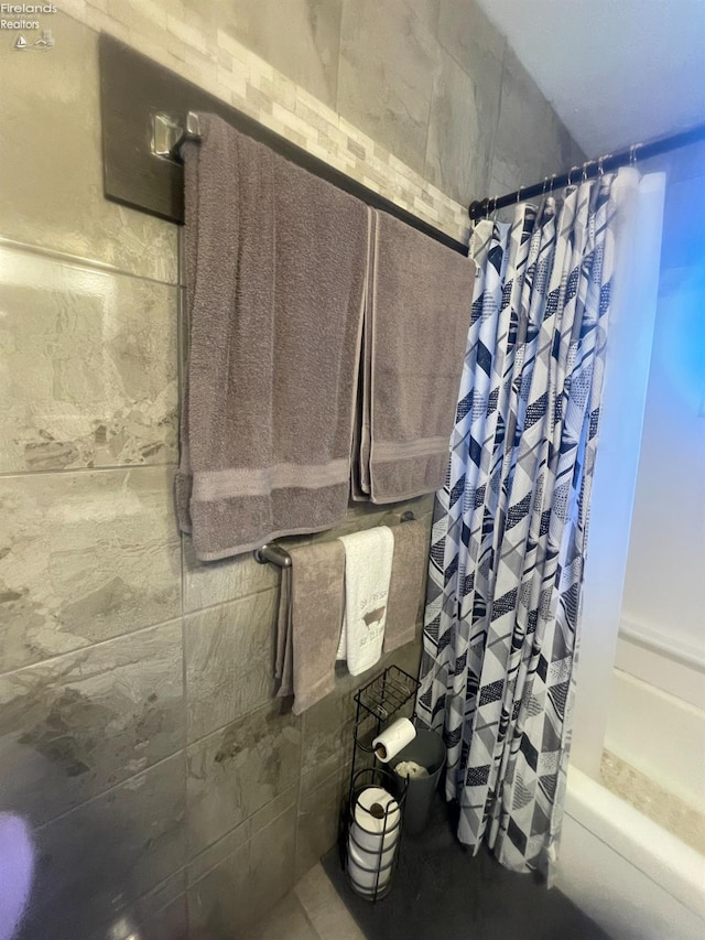 bathroom with shower / tub combo