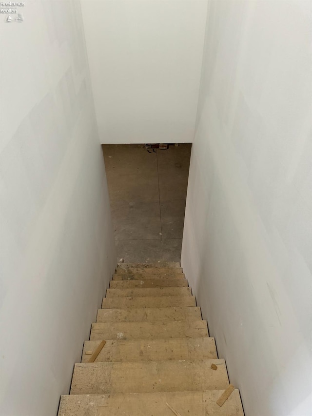 10 Eagle View Dr, Monroeville, OH 44847 - view of staircase
