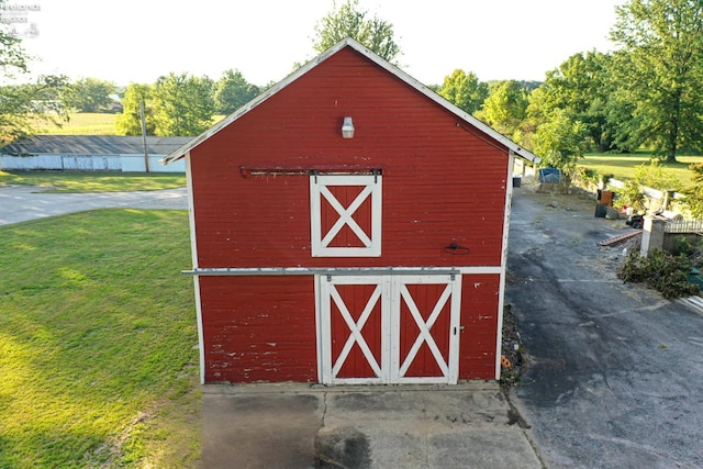 view of outbuilding featuring a yard