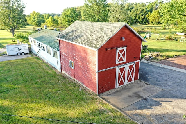 view of outbuilding with a yard