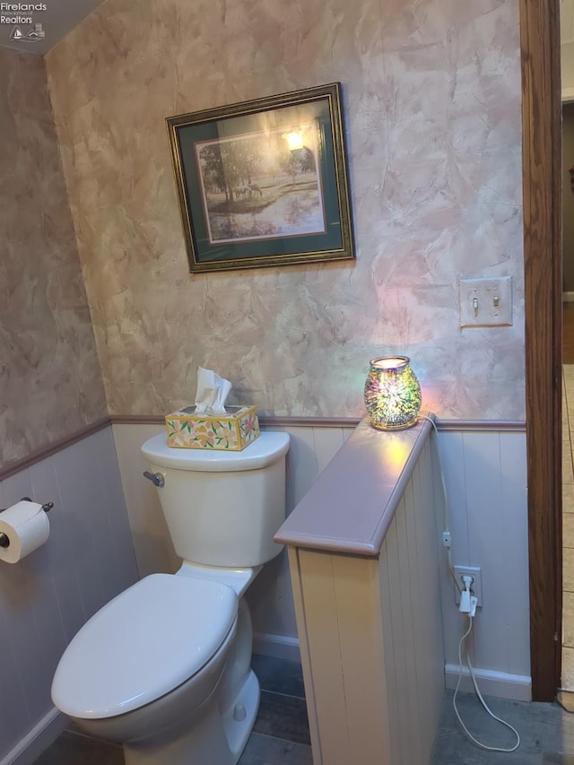 bathroom featuring toilet