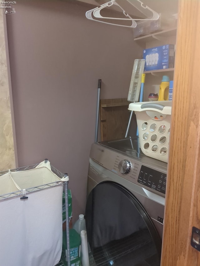 clothes washing area featuring washer / clothes dryer