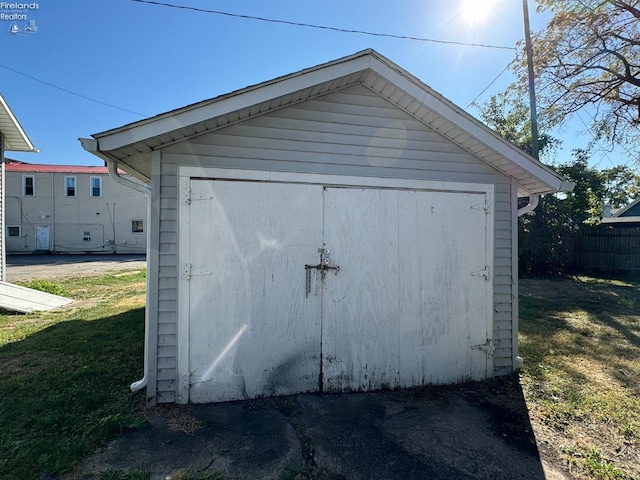 view of outdoor structure featuring a yard