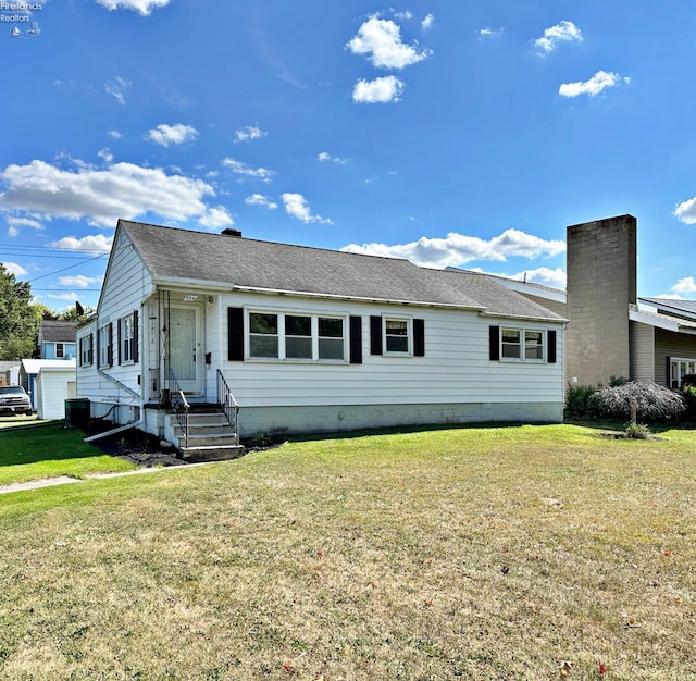 view of front facade with a front lawn