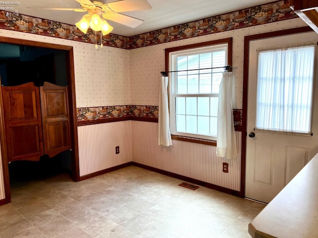 entryway featuring ceiling fan