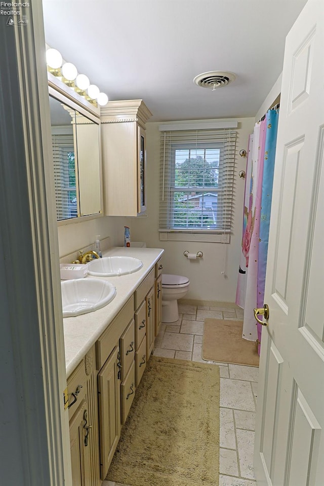 bathroom featuring vanity, toilet, and a shower with curtain