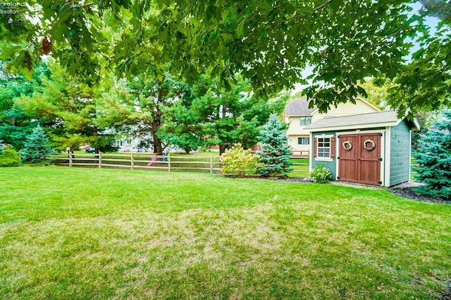 view of yard with a shed