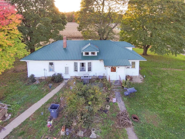 exterior space featuring a front yard