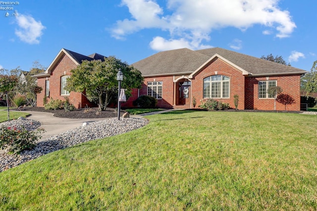 view of front of property with a front lawn