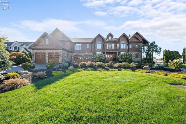 view of front facade featuring a front yard