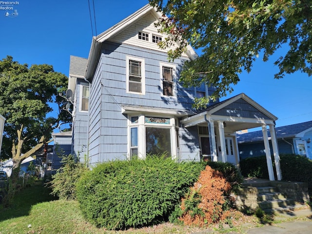 view of front of property