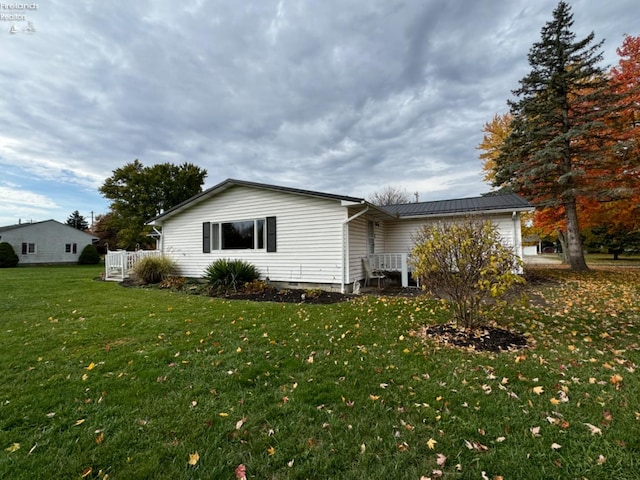 exterior space featuring a lawn