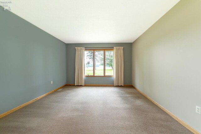 view of carpeted spare room