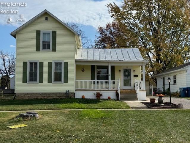 view of front of house with a front lawn and covered porch