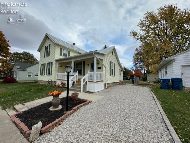 view of front of house featuring a front yard and covered porch