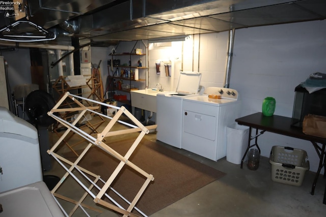 basement featuring sink and independent washer and dryer