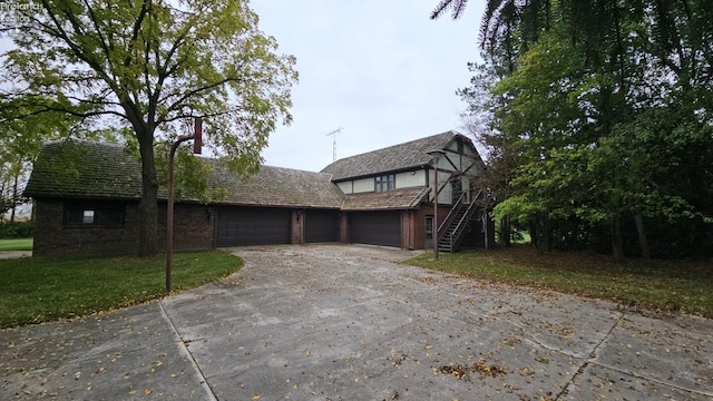 view of front facade featuring a garage