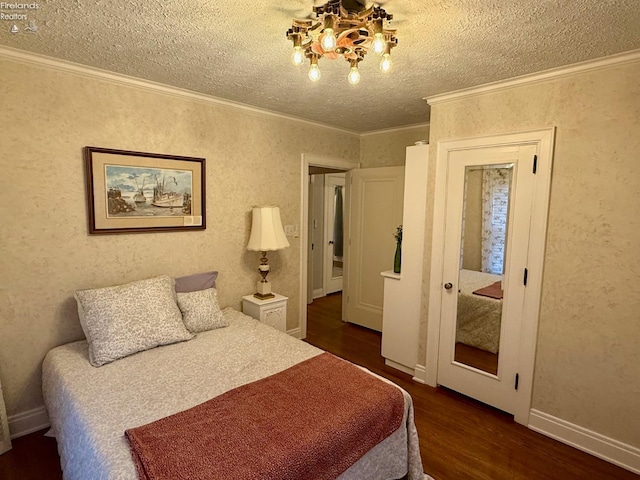 bedroom featuring a chandelier, crown molding, dark wood-type flooring, and a textured ceiling