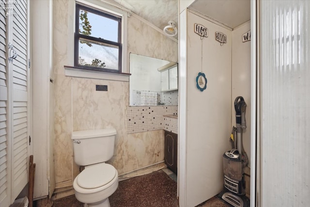 bathroom featuring toilet