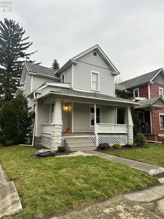 view of front of property featuring a porch and a front yard