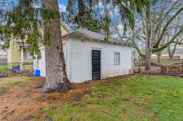 exterior space featuring a yard