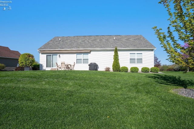 2133 S Harbor Bay Dr, Marblehead, OH 43440 - rear view of property with a yard