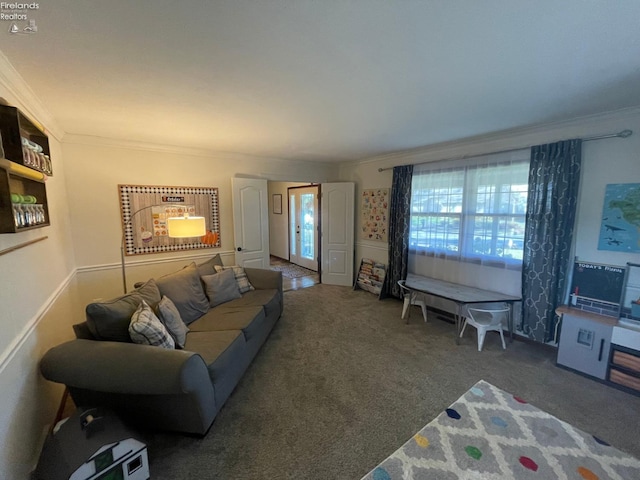 carpeted living room featuring crown molding