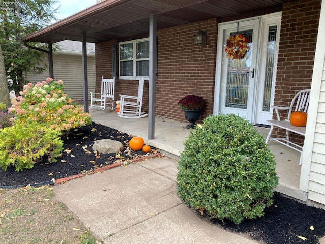 property entrance with covered porch