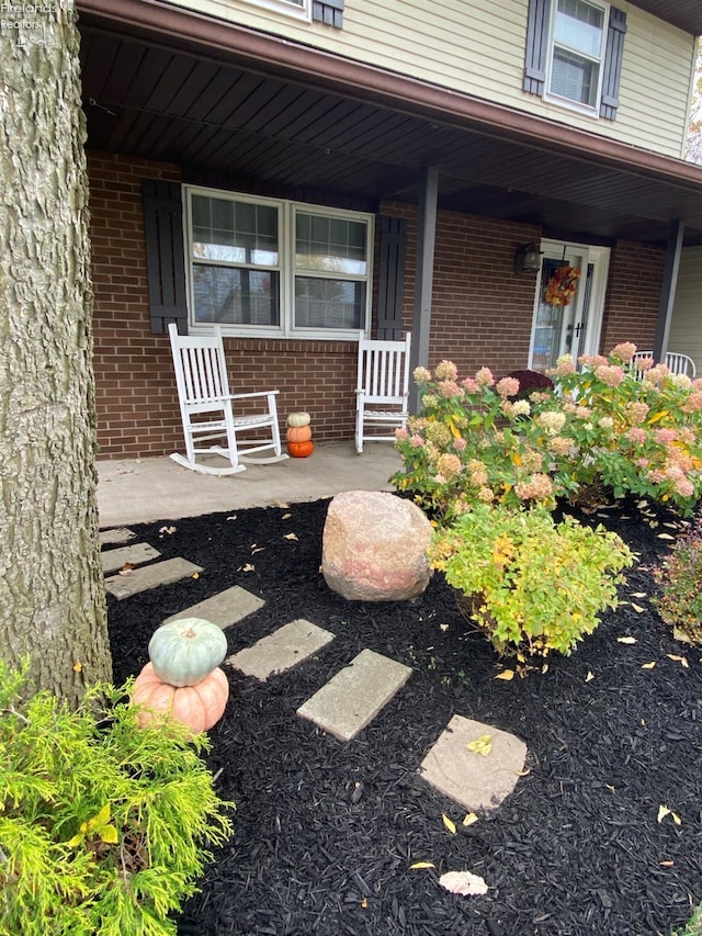 property entrance with covered porch