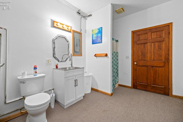 bathroom featuring a shower with curtain, vanity, and toilet