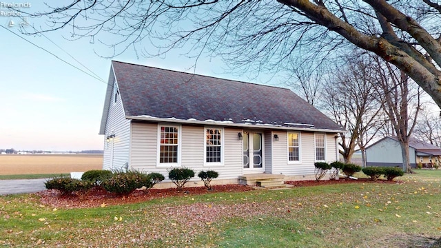 view of front facade with a lawn