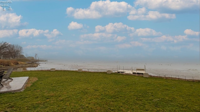 view of yard featuring a water view