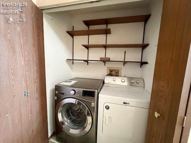 laundry area featuring washer and clothes dryer