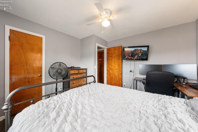 bedroom with ceiling fan