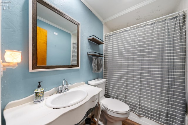 bathroom featuring curtained shower, vaulted ceiling, toilet, vanity, and ornamental molding