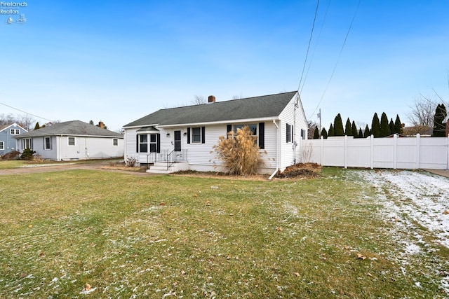 view of front facade featuring a front yard