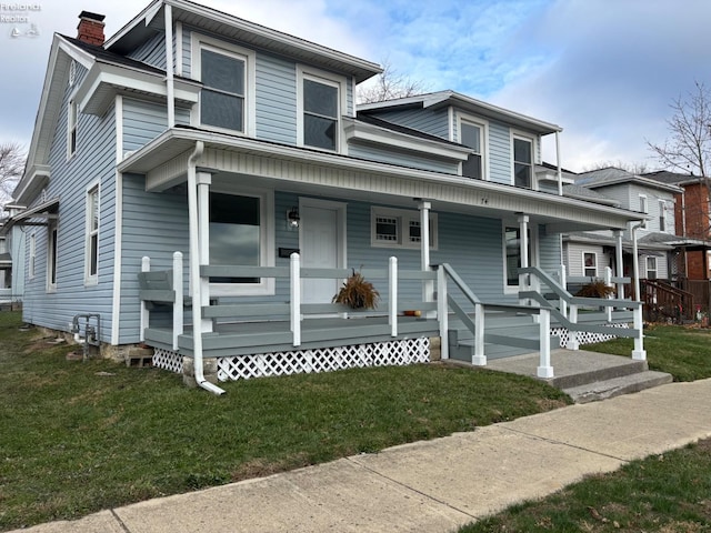 view of front facade featuring a porch and a front lawn