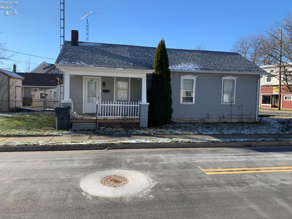 view of front of house with covered porch