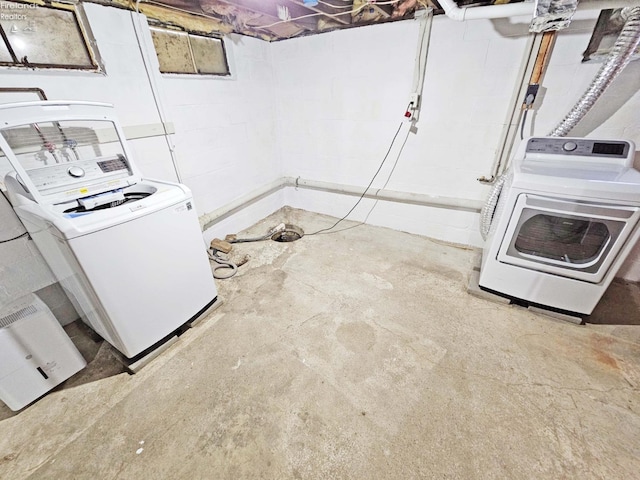 laundry room featuring independent washer and dryer