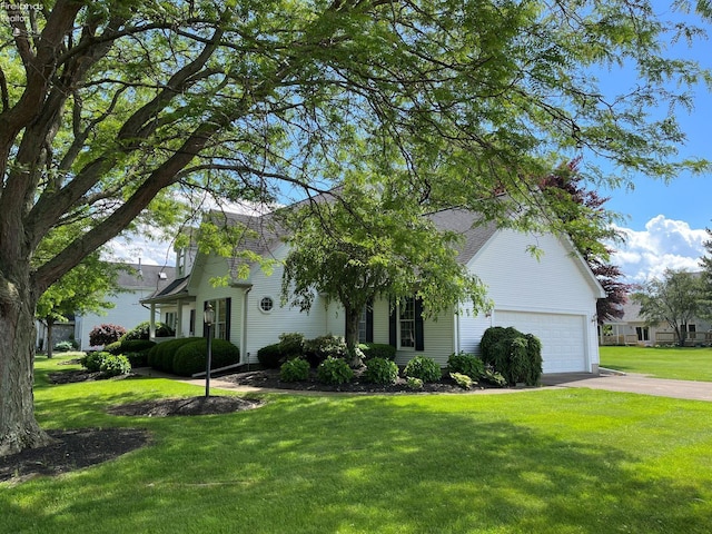 view of front of property featuring a front yard and a garage