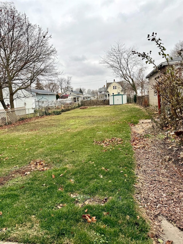 view of yard with a shed