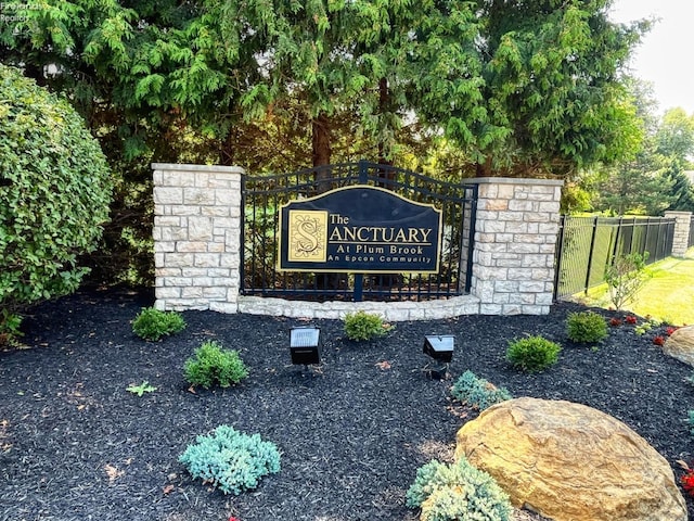 view of community / neighborhood sign